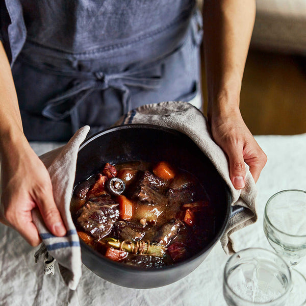 Vermicular 23cm / 3.7L 日本原裝 IH 琺瑯 電子鑄鐵鍋 / 小V鍋（7-10人份）Smart 簡配款（僅主鍋與底座套組） - 飛魚銀色【B 級商品，無保固】