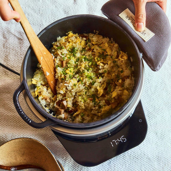 Vermicular 23cm / 3.7L 日本原裝 IH 琺瑯 電子鑄鐵鍋 / 小V鍋（7-10人份）- 飛魚銀色款【B 級商品，無保固】