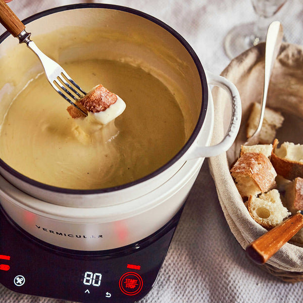 Vermicular 23cm / 3.7L 日本原裝 IH 琺瑯 電子鑄鐵鍋 / 小V鍋（7-10人份）- 飛魚銀色款【B 級商品，無保固】