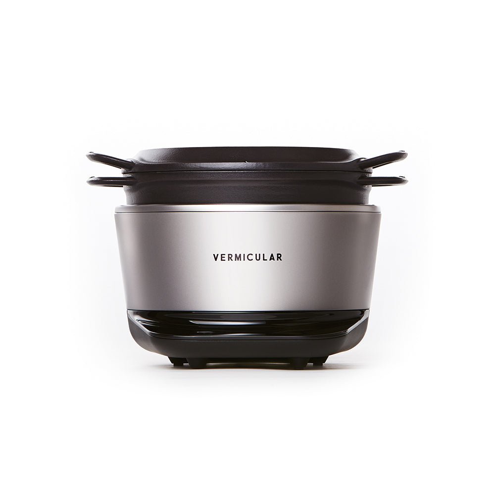 Vermicular 23cm / 3.7L 日本原裝 IH 琺瑯 電子鑄鐵鍋 / 小V鍋（7 - 10人份）飛魚銀色 - Smart 簡配版（僅主鍋與底座）【B 級商品，無保固】 - restyle2050