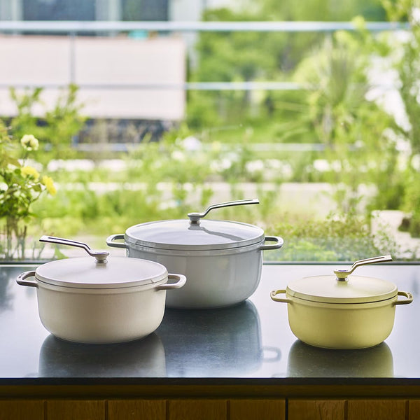 Vermicular OP2 22cm 2.5L 日本琺瑯鑄鐵鍋 / 小V鍋 - 雲彩粉款（適合 4 - 5 人份料理）【B 級商品，無保固】★ - restyle2050